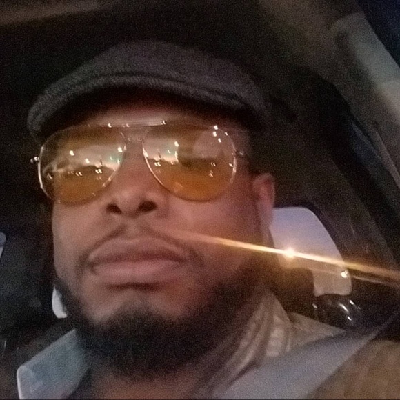 Meet your Posher, Lloyd - Picture 3 of 3